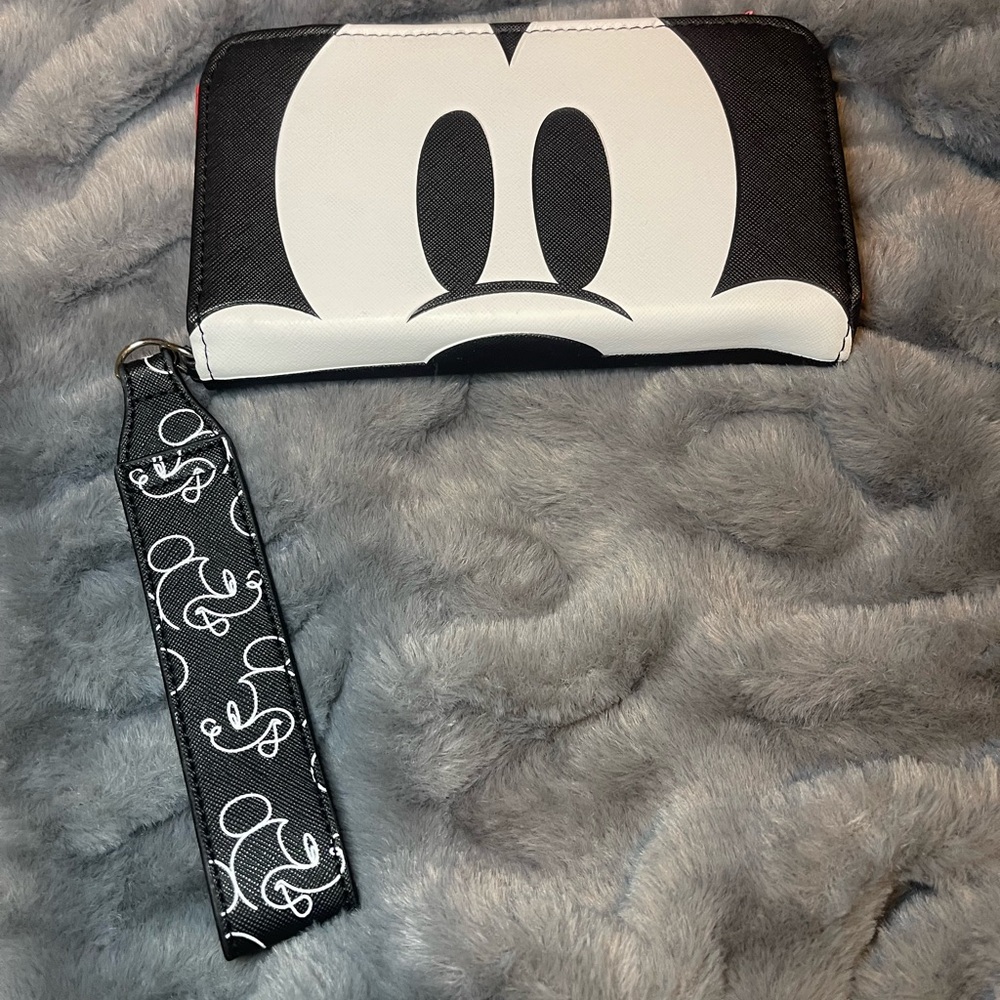Mickey Mouse Tech Wallet - Picture 5 of 7